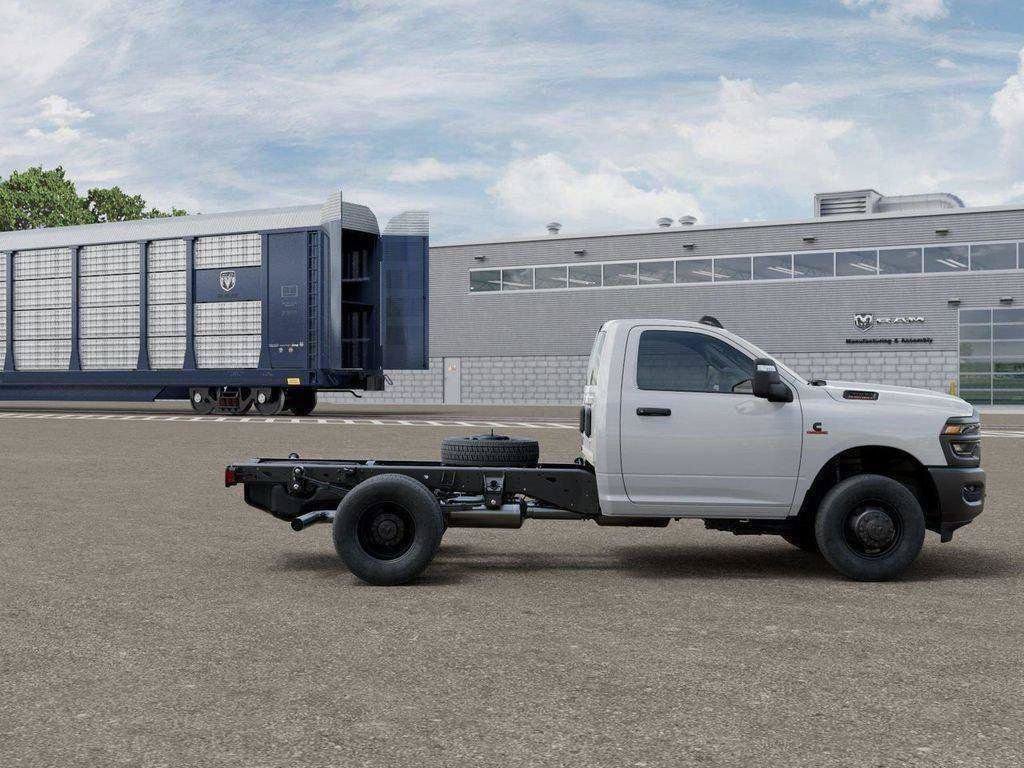 New 2026 Bright White Clear-Coat Exterior Paint RAM Tradesman image 32