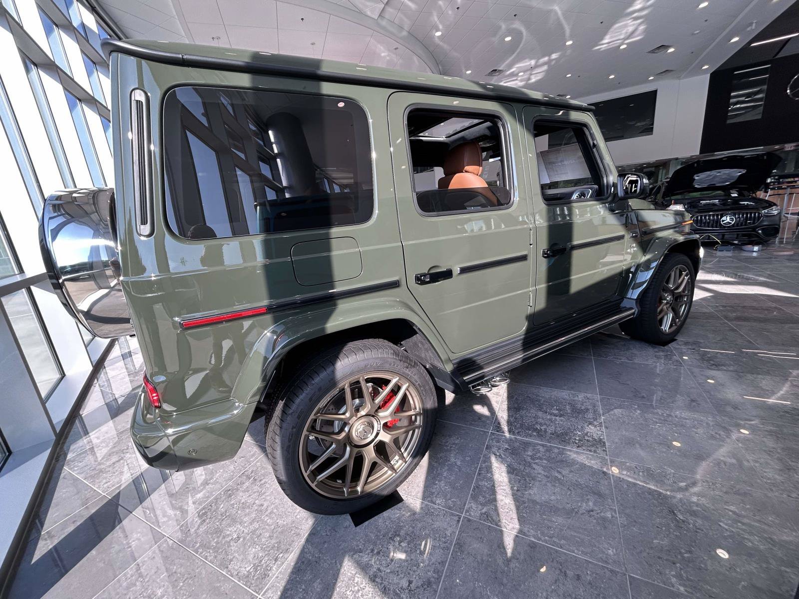New 2027 MANUFAKTUR customer request glossy paint finish Mercedes-Benz AMG® G 63 SUV image 9