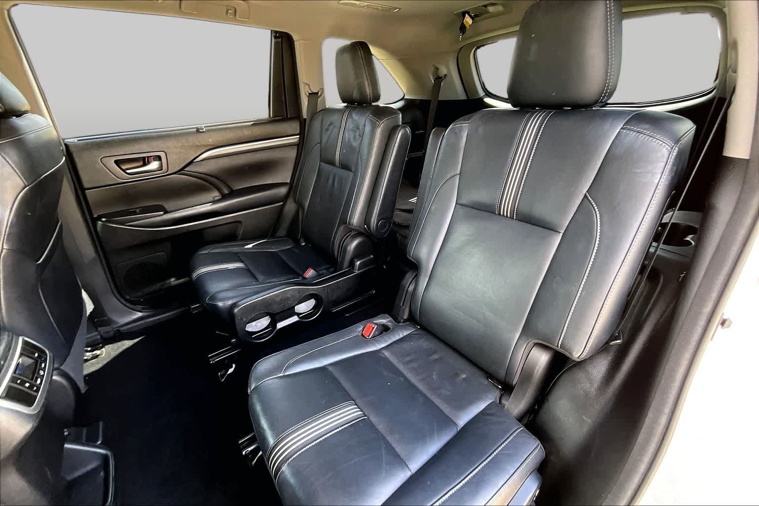 Used 2018 Blizzard Pearl Toyota SE image 31
