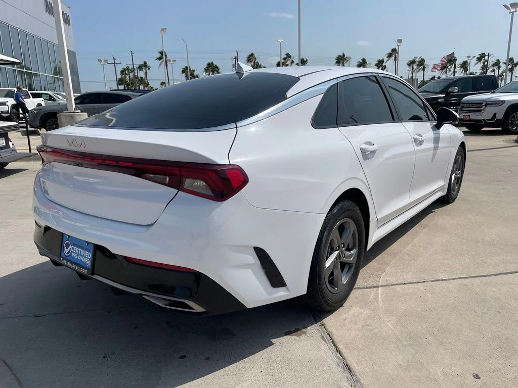Used 2023 White Kia LXS image 4