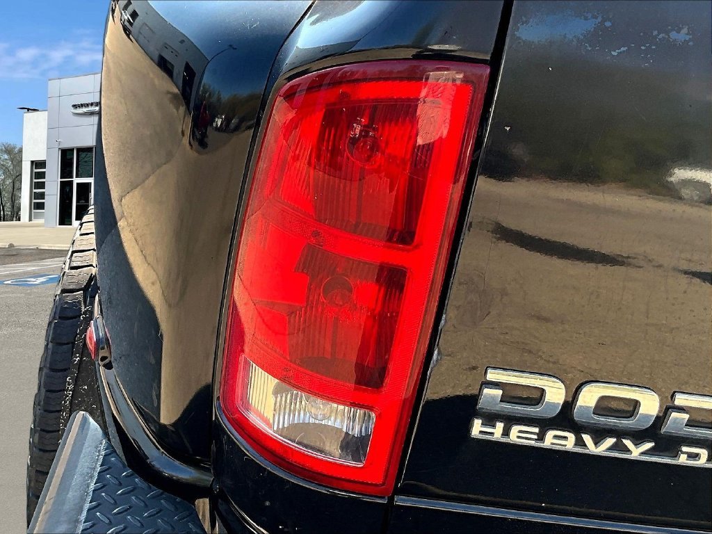Used 2004 Black Dodge SLT image 26