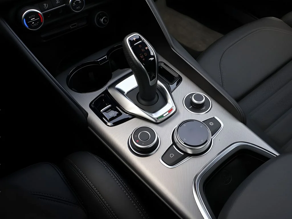 New 2026 Vesuvio Gray Metallic Alfa Romeo Base image 29