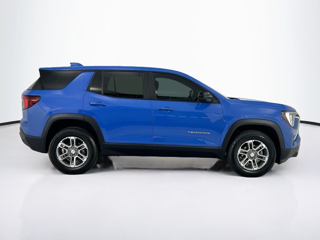 Used 2025 Rapids Metallic GMC Elevation image 4
