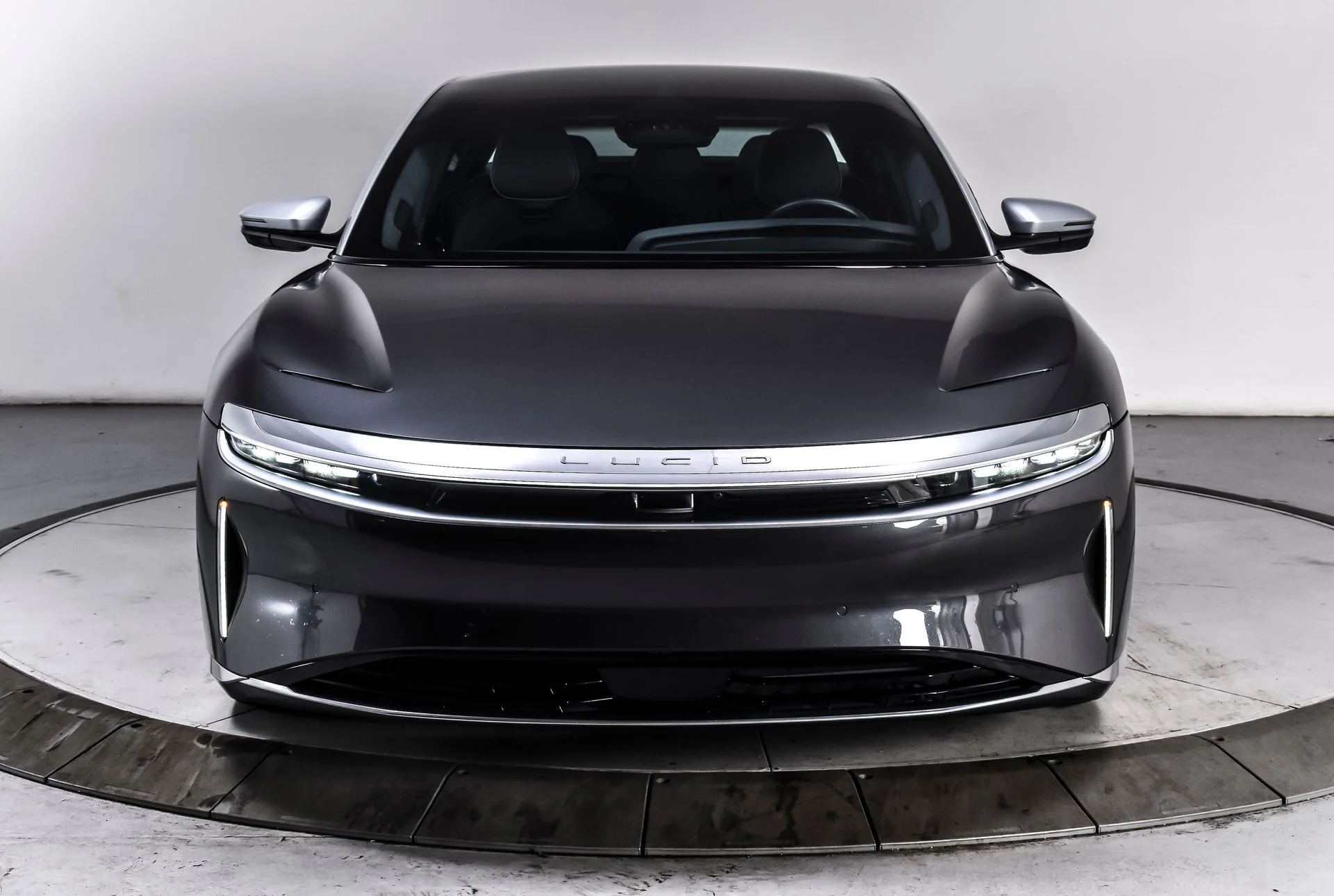 Used 2023 Quantum Gray Metallic Lucid Grand Touring image 8