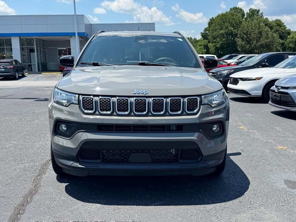Used 2023 Gray Jeep Latitude Lux image 8