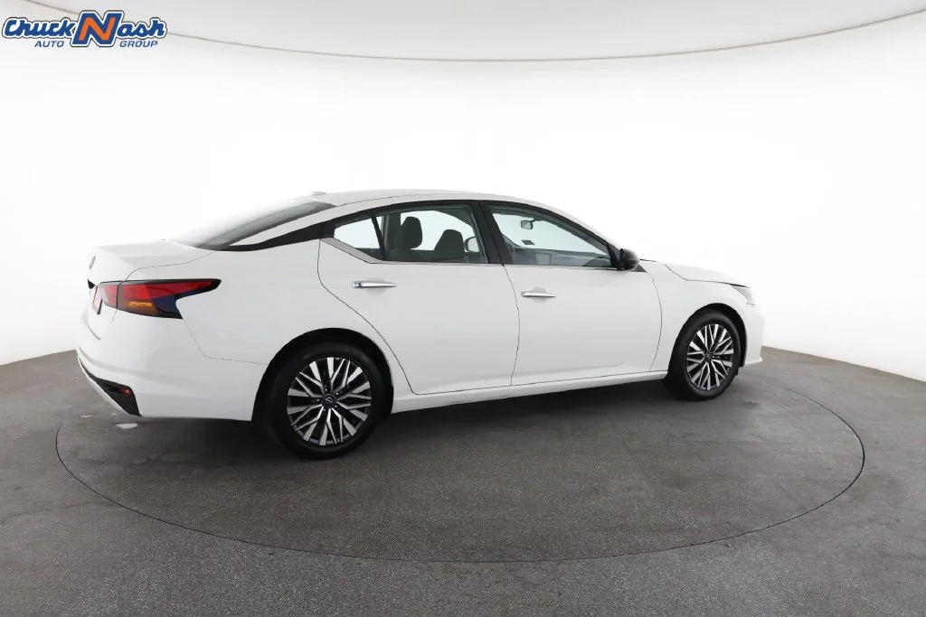2025 Nissan Altima SV - Photo 13