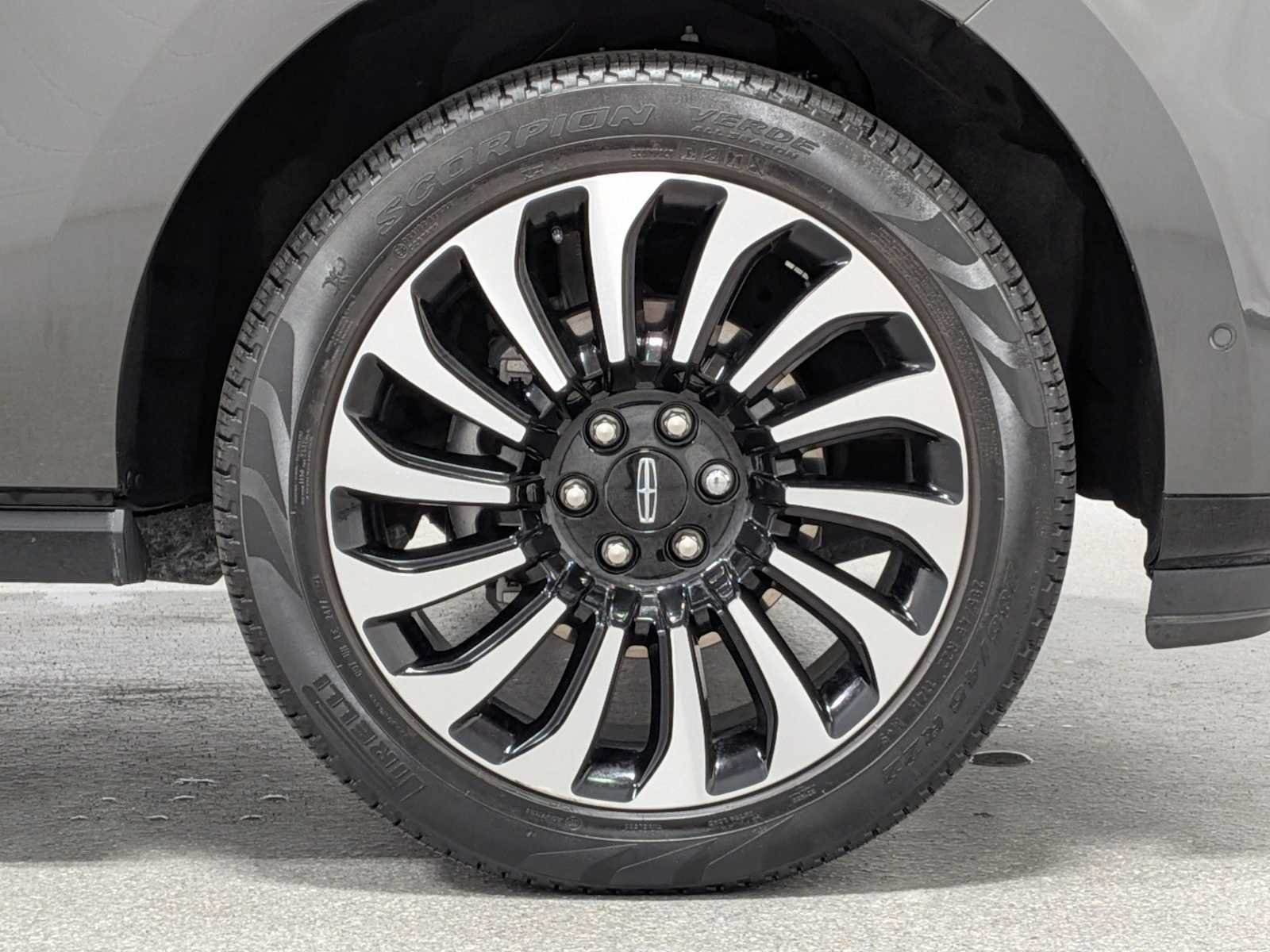 Used 2023 Chroma Caviar Dark Gray Metallic Clearcoat Lincoln Black Label image 12