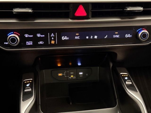 Used 2025 Everlasting Silver Kia X-Line EX image 36