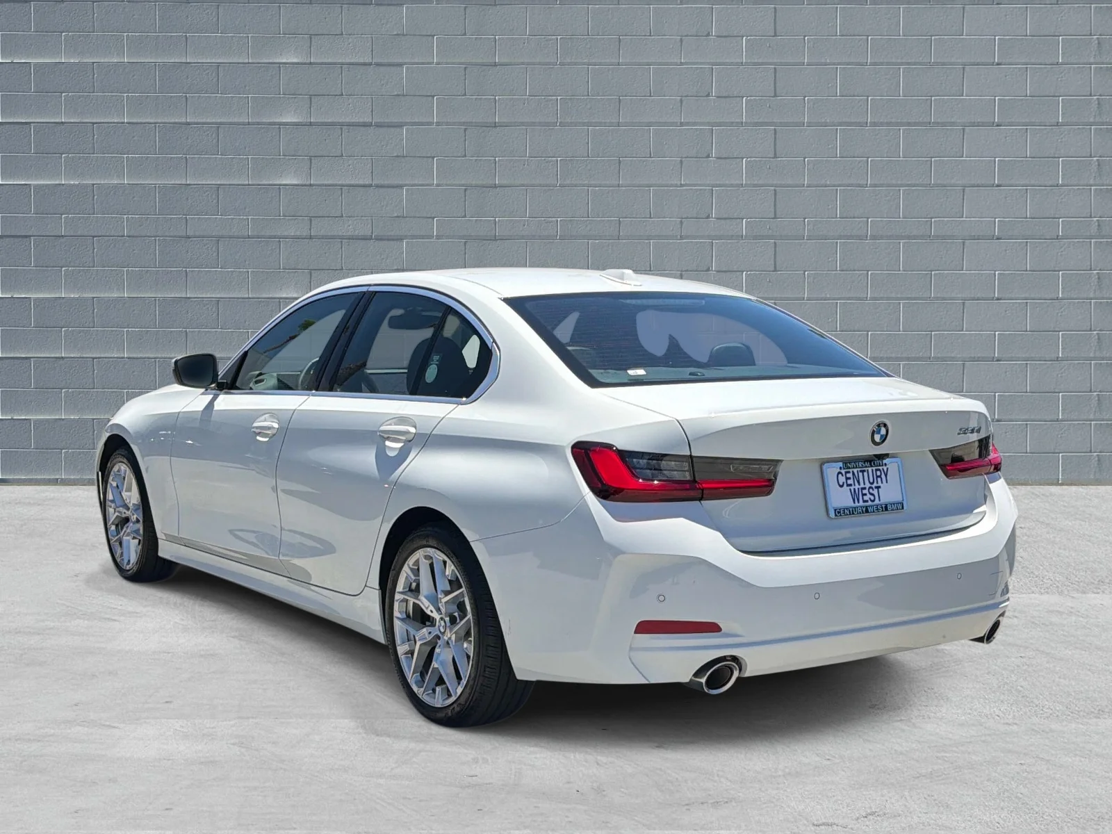 Used 2025 Alpine White BMW 330i Sedan image 3