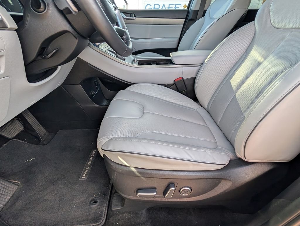 Used 2023 Black Hyundai SEL image 21