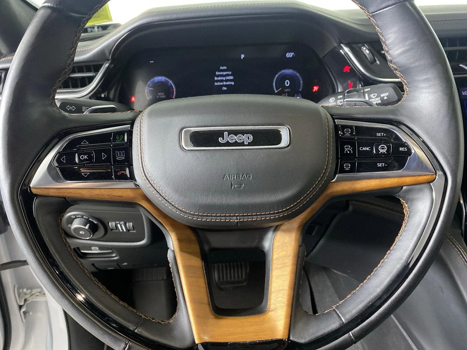 Used 2022 Bright White Clearcoat Jeep Summit Reserve image 14