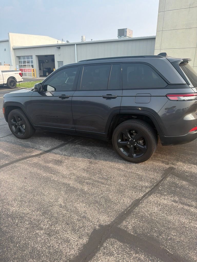 Used 2023 Baltic Gray Metallic Clearcoat Jeep Altitude X image 6