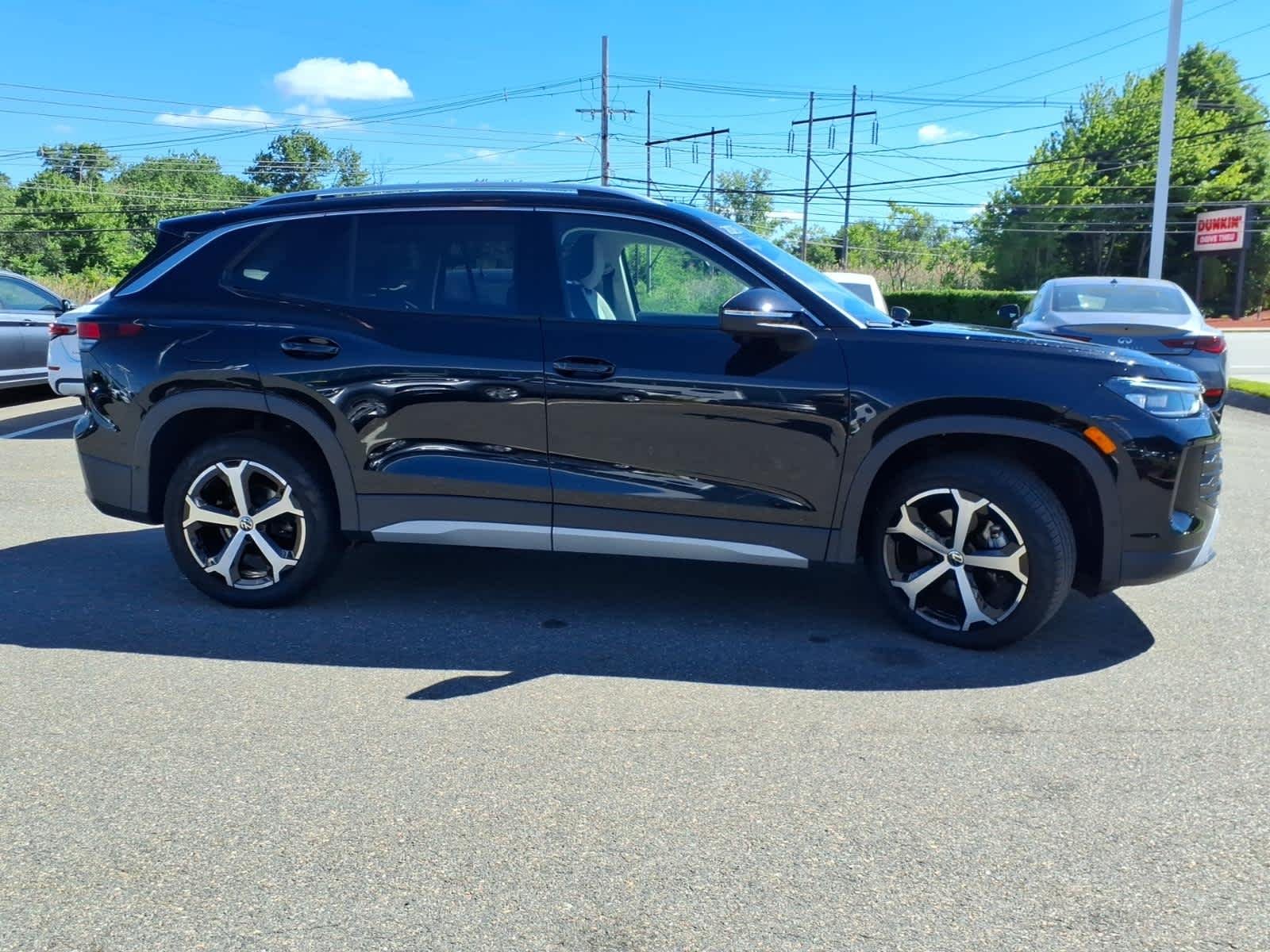 Certified Used 2025 Deep Black Pearl Volkswagen SE image 4