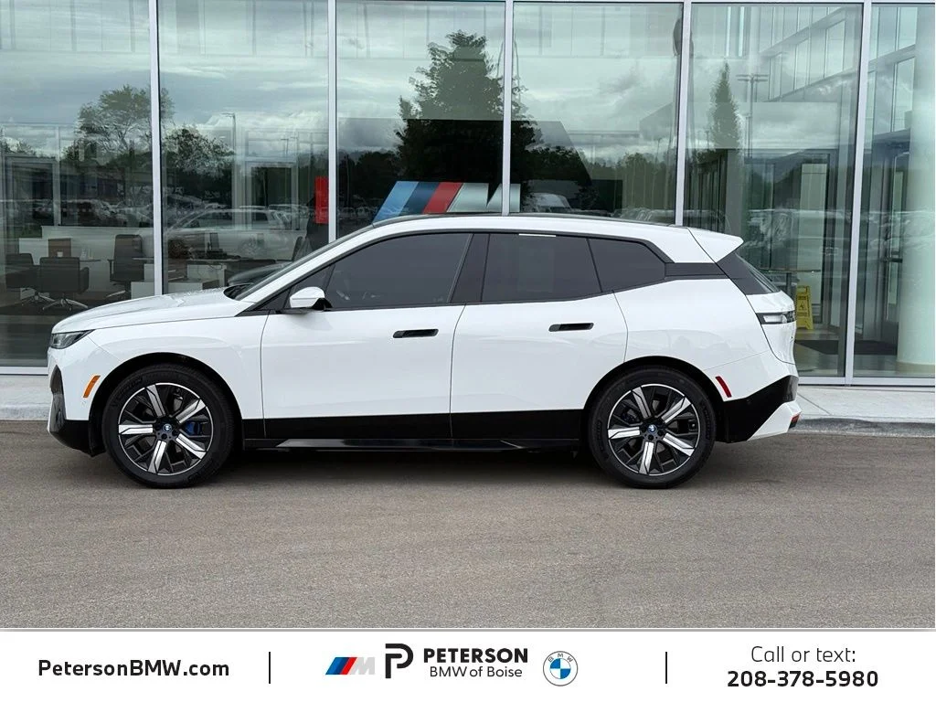 Used 2023 White BMW xDrive50 image 2