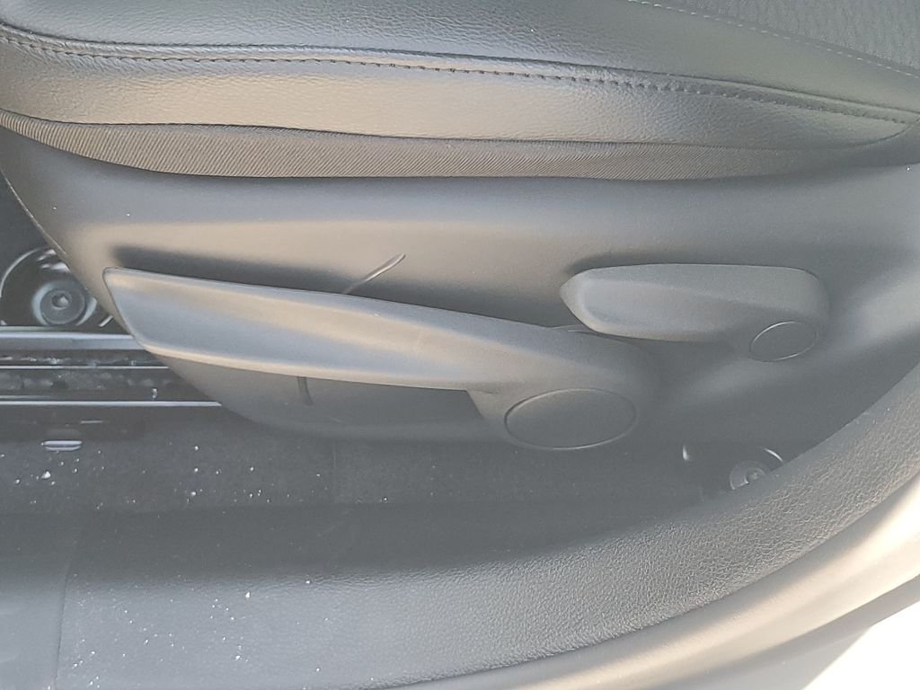 New 2026 Sting-Gray Clearcoat Jeep Latitude image 19