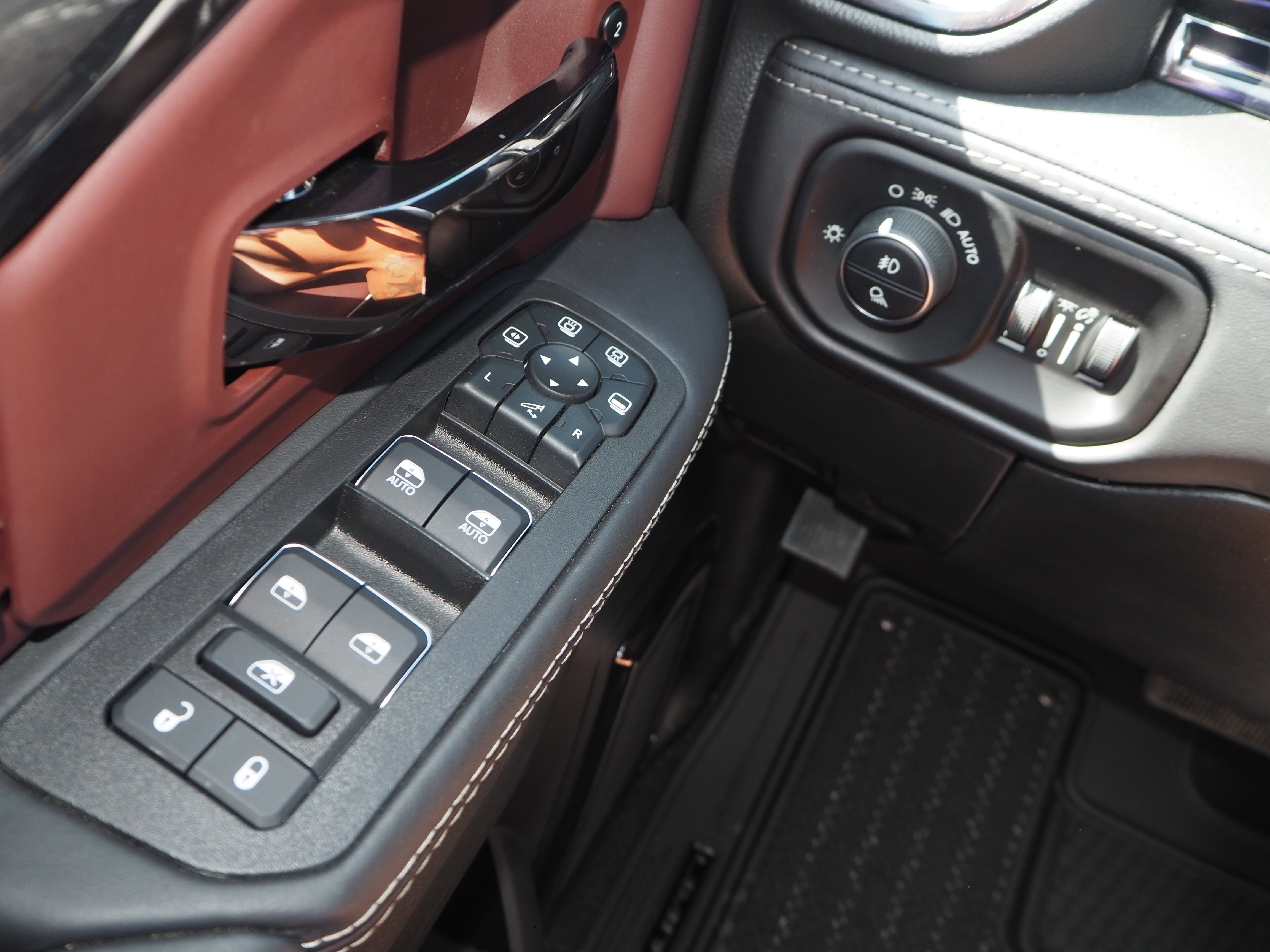 New 2025 Diamond Black Crystal Pearl-Coat Exterior Paint RAM Limited image 33