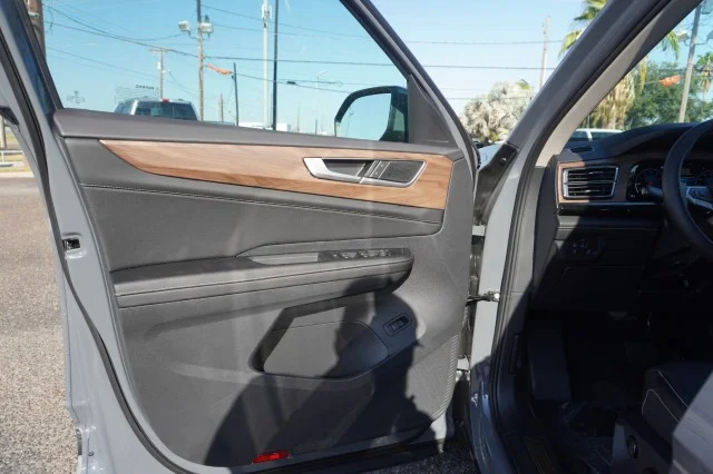 New 2026 Pure Gray Volkswagen 2.0T SE w/Technology image 16