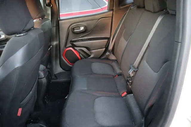Used 2016 Alpine White Jeep Trailhawk image 7