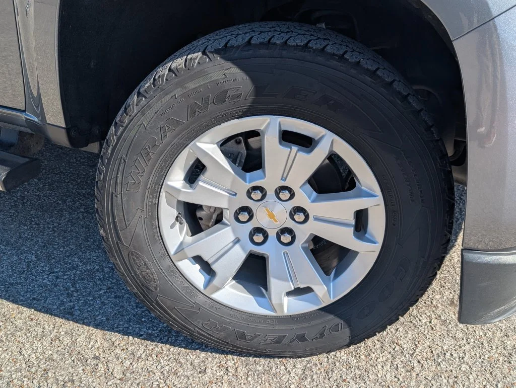 Used 2019 SATIN STEEL METALLIC Chevrolet 2WD LT image 10