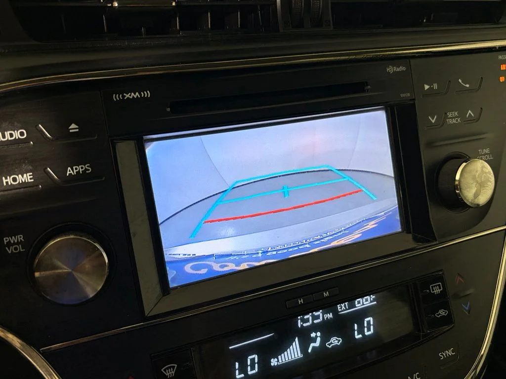 Used 2018 Silver Toyota XLE image 26
