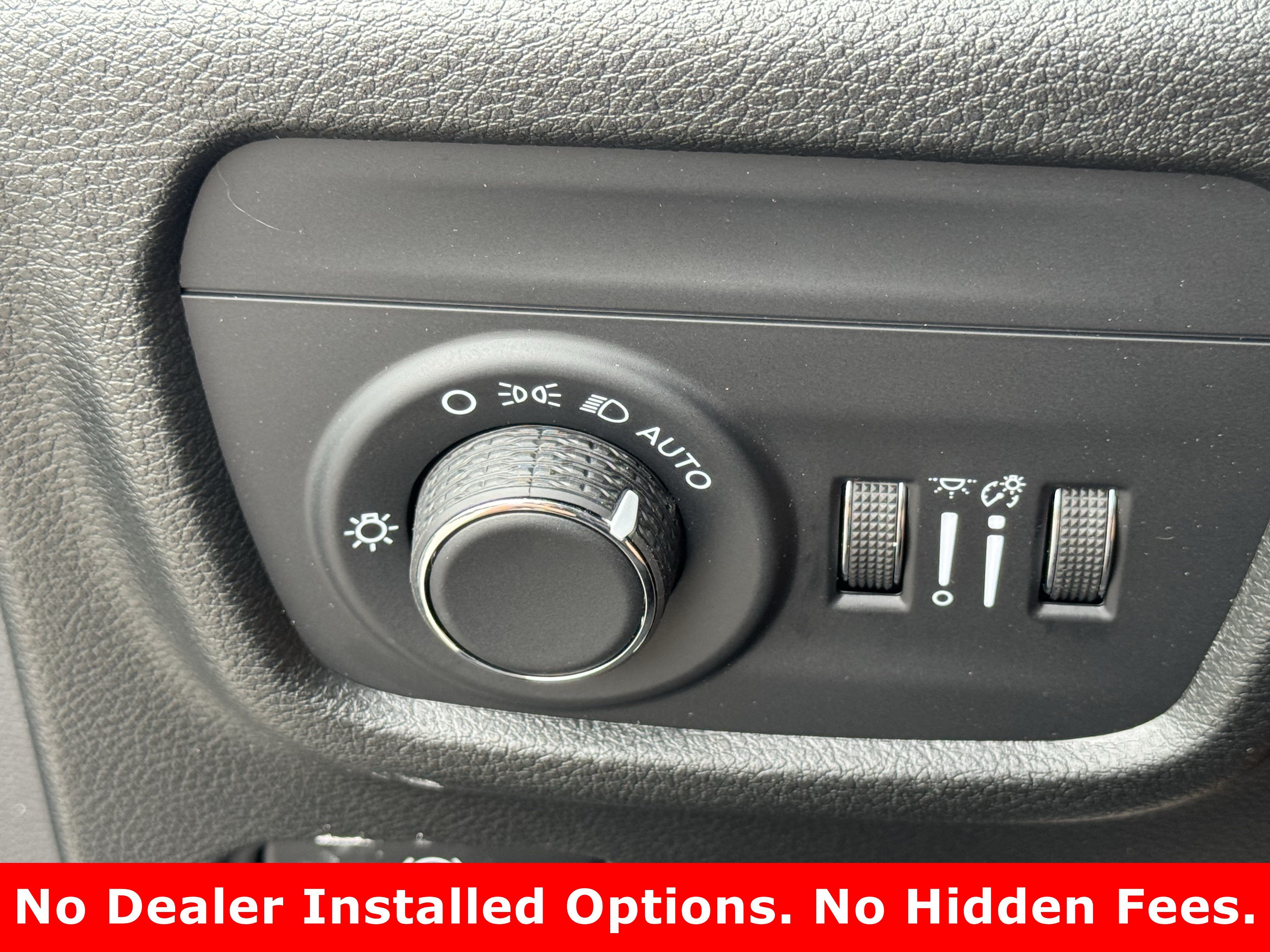 New 2026 Diamond Black Crystal Pearl-Coat Exterior Paint Jeep Laredo image 17