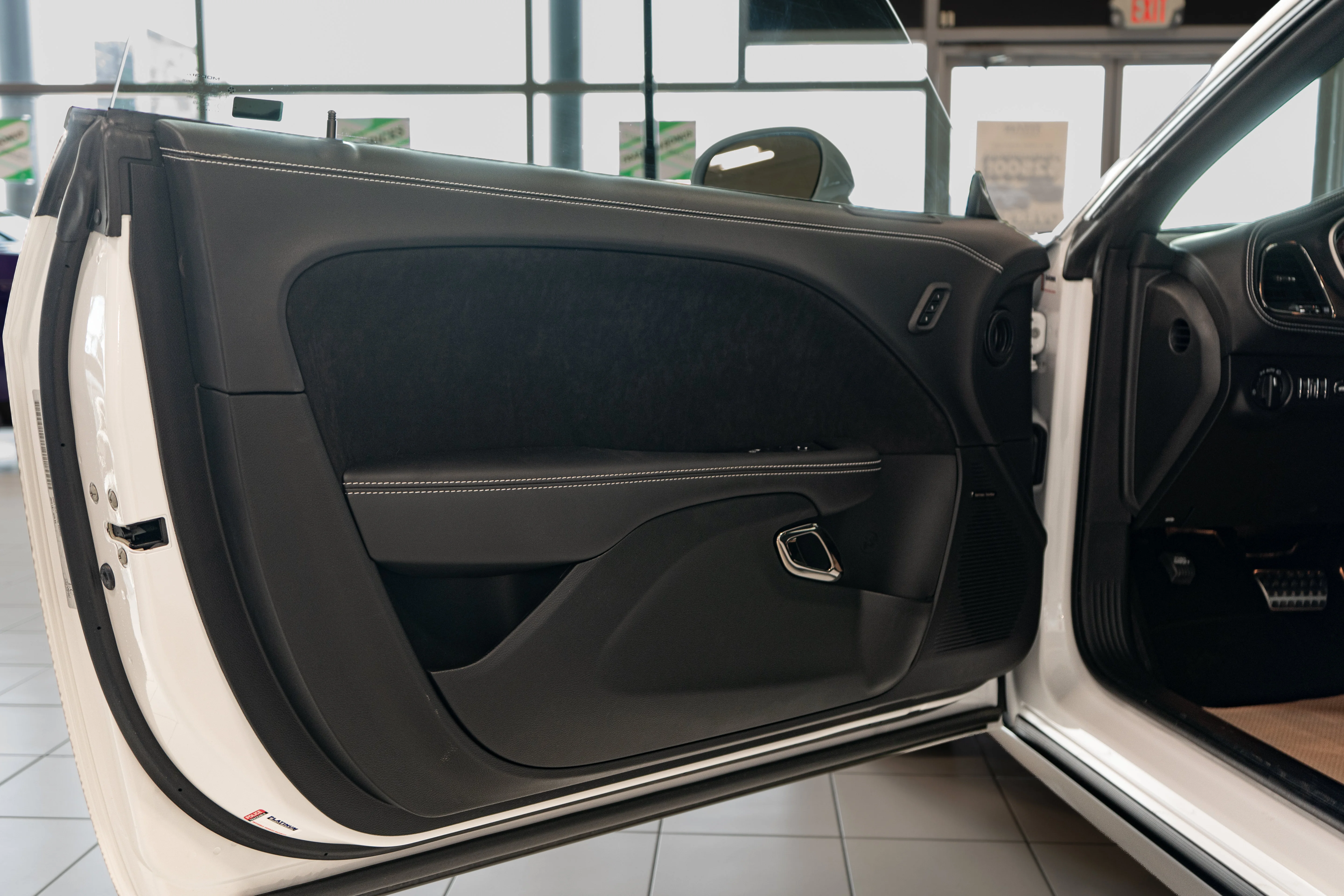 Used 2023 White Knuckle Dodge SRT Hellcat Jailbreak*NO LUX TAX! | 717HP!! | Only 233KM! | Cooled Alcantara Seats | Harman/Kardon image 8