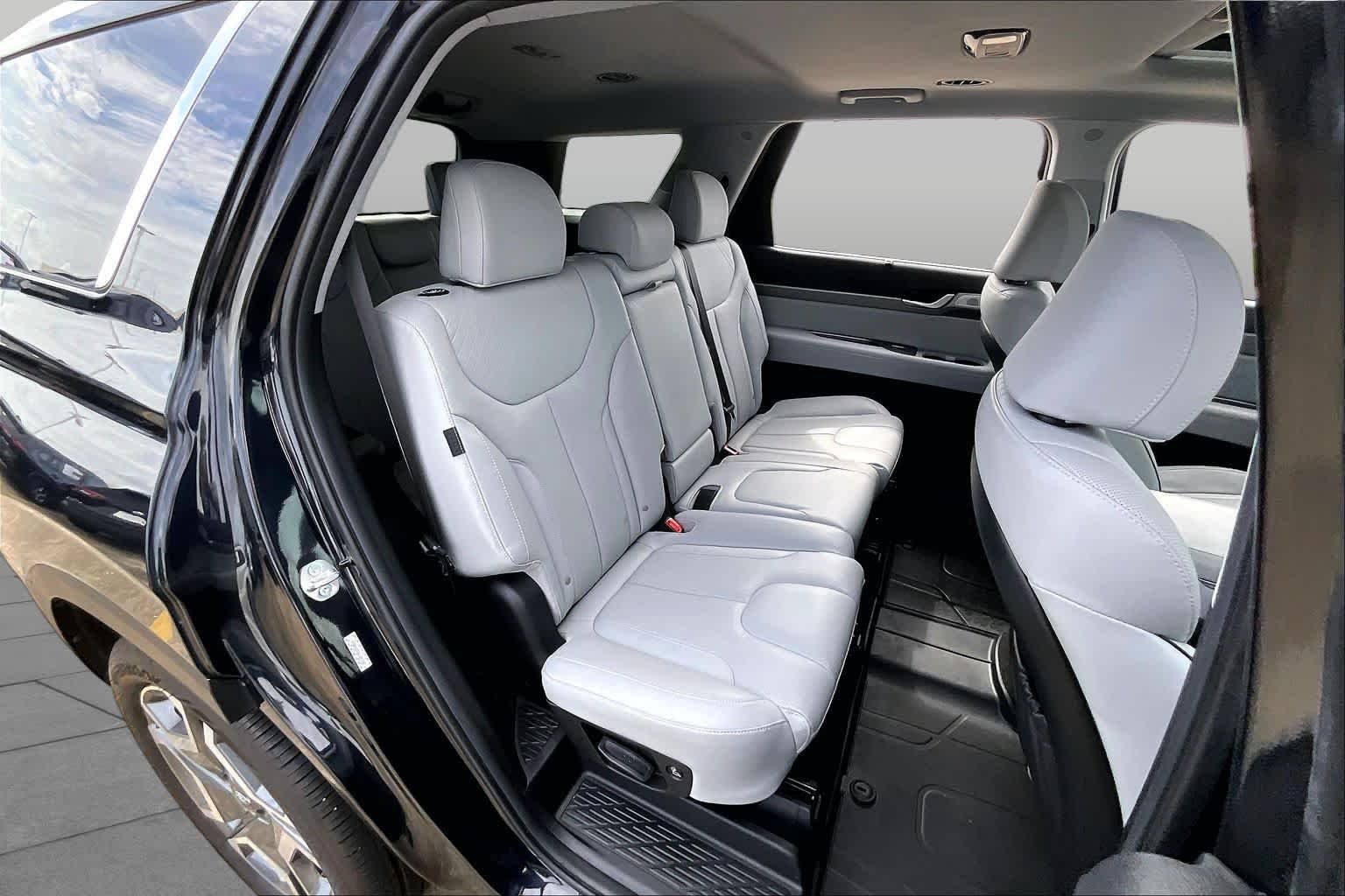 Used 2024 Moonlight Cloud Hyundai SEL 8P image 20