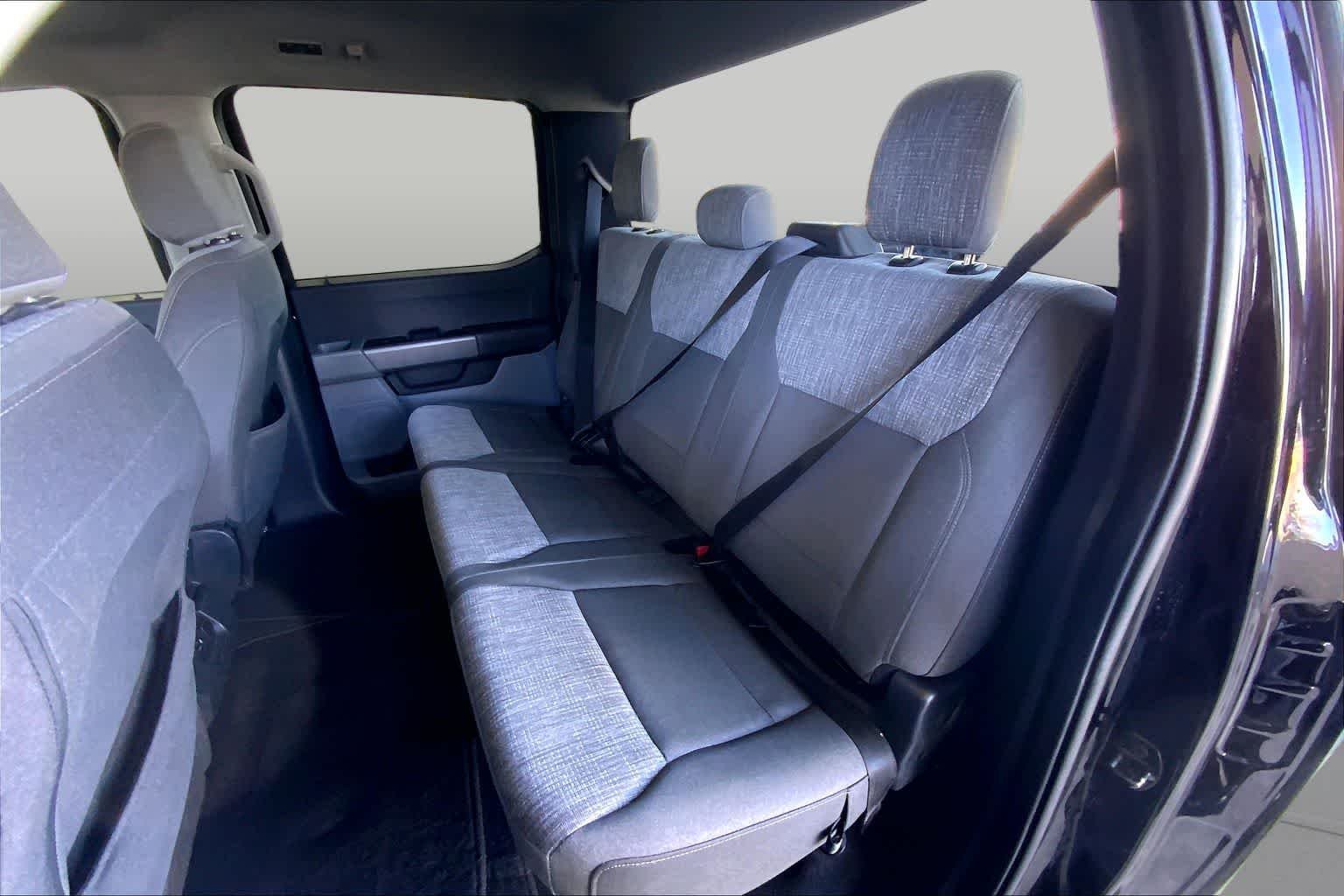 Used 2022 Agate Black Metallic Ford XLT image 25