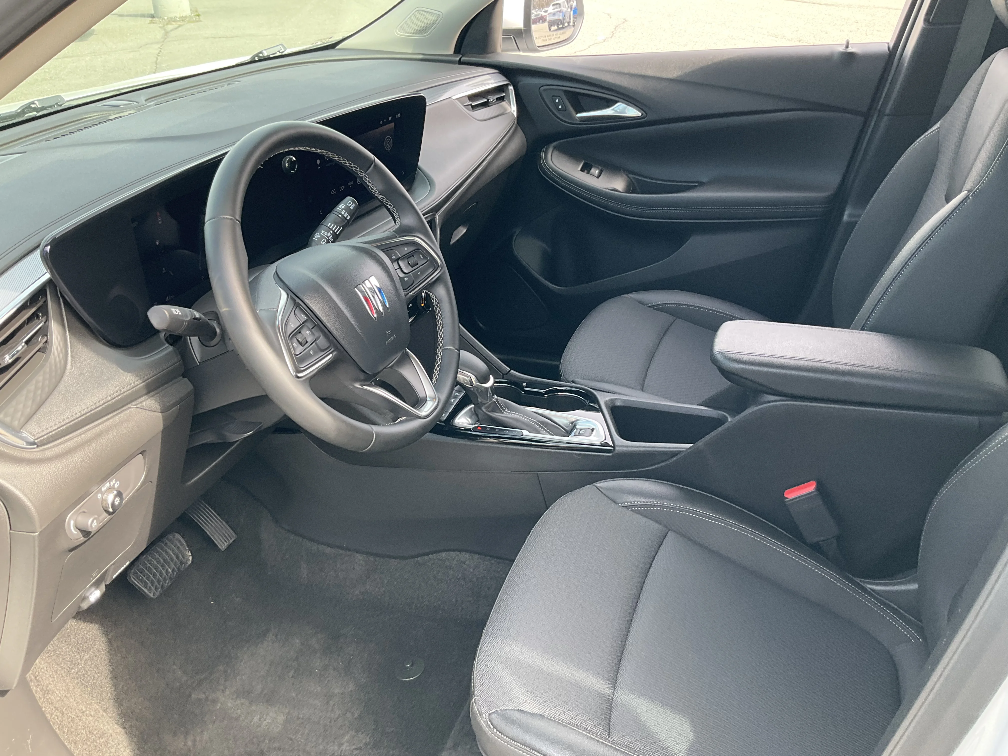 Used 2025 Summit White Buick Preferred image 5