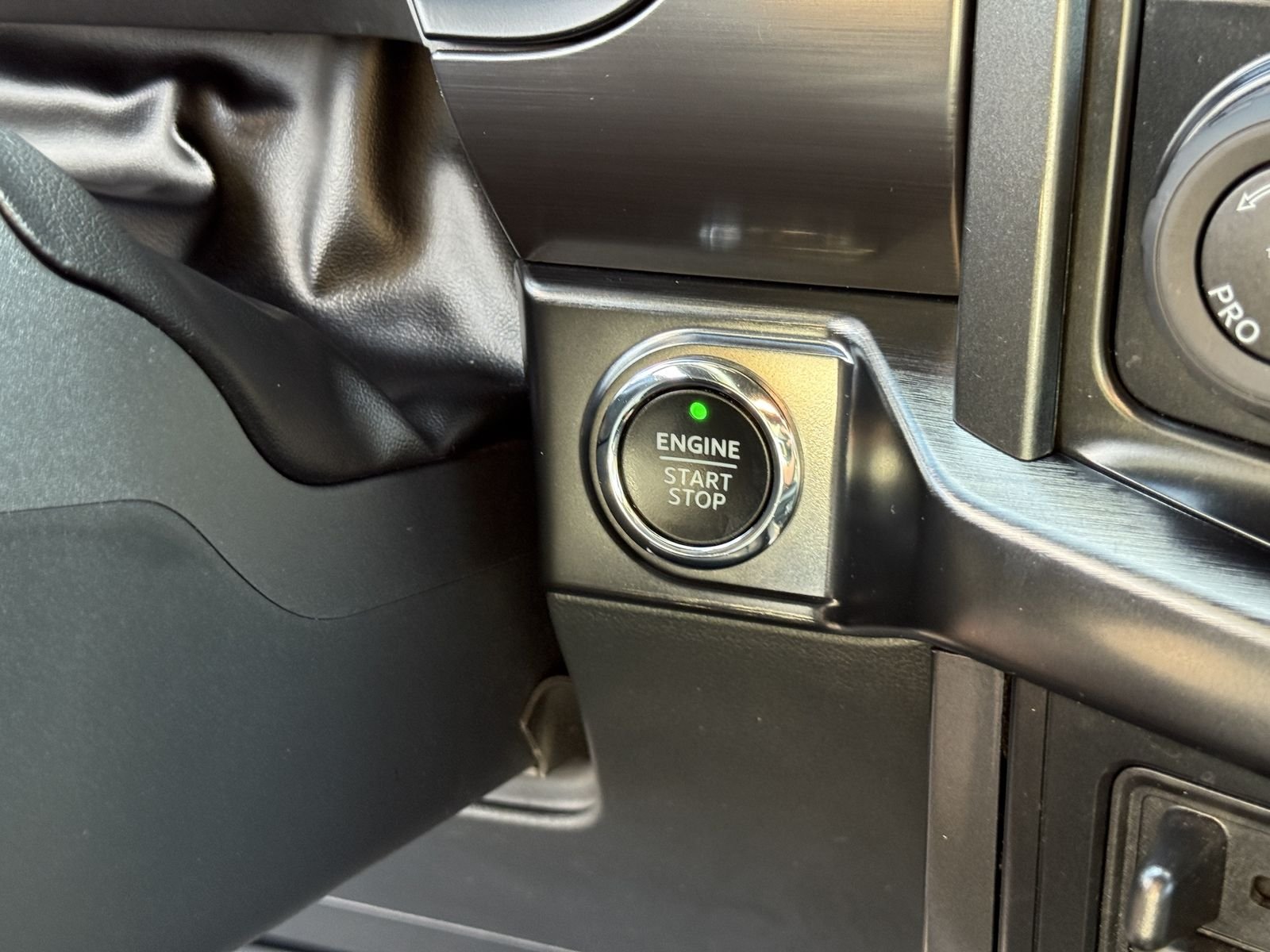 Used 2023 Gray Metallic Ford Lariat image 33