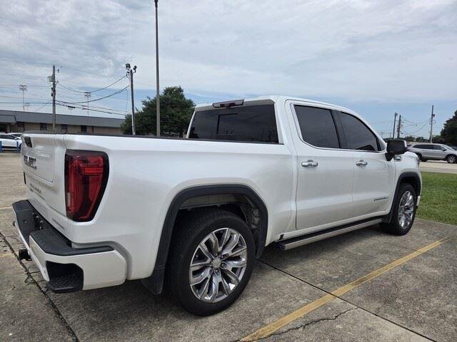 Used 2022 White Frost Tricoat GMC Denali image 4