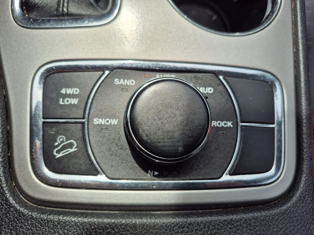 Used 2020 Silver Jeep Limited image 23
