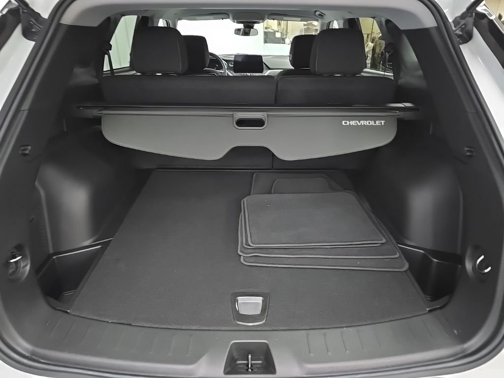 Used 2023 Summit White Chevrolet LT image 11