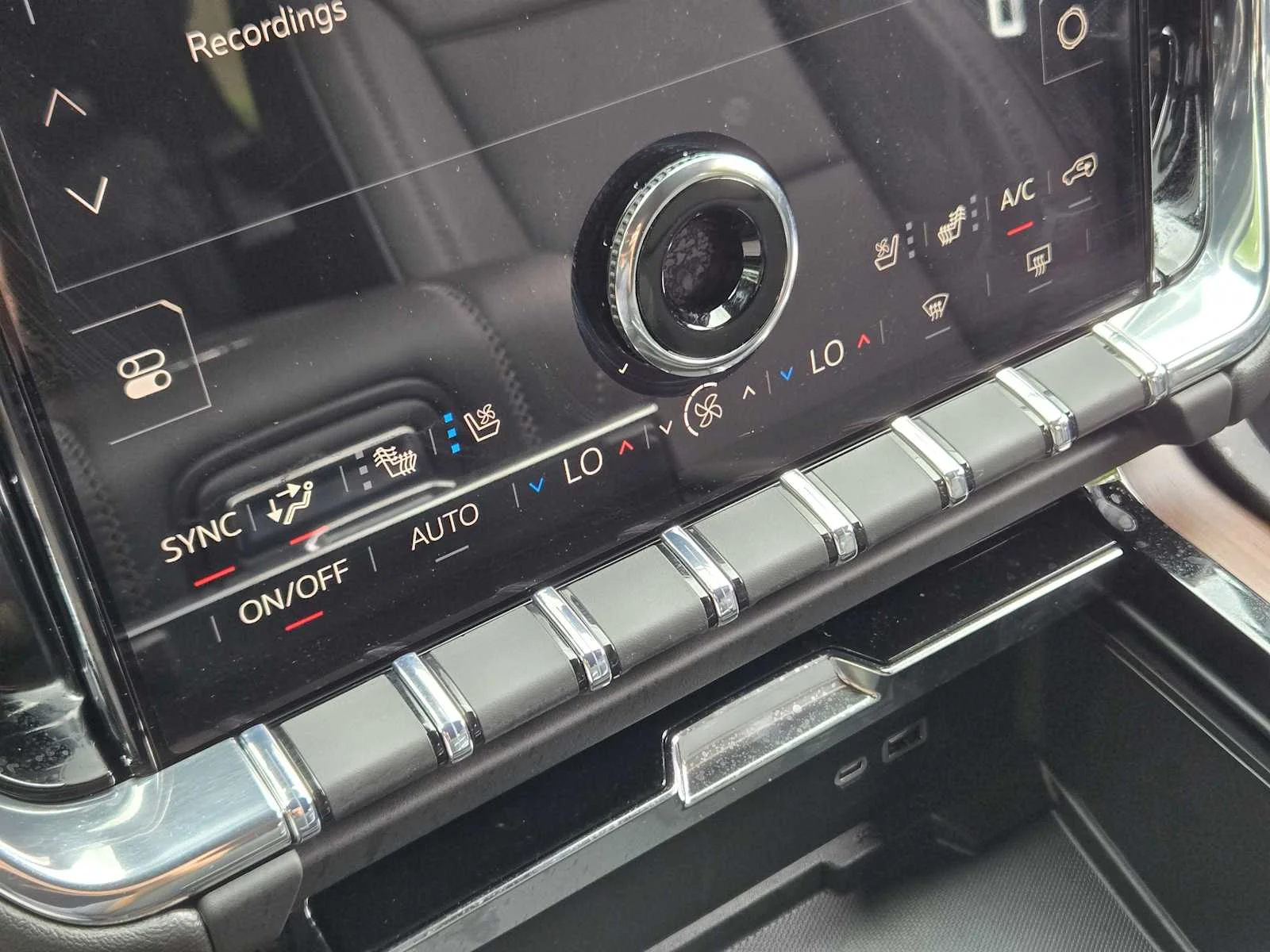 2026 GMC Yukon Denali - Photo 13