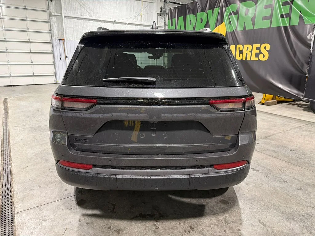 New 2026 Baltic Gray Metallic Clear-Coat Exterior Paint Jeep Laredo Altitude image 7