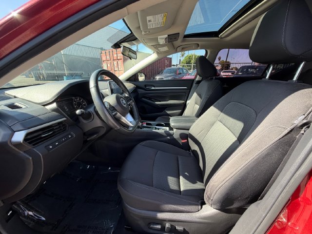 Used 2022 Red Nissan 2.5 SV image 31