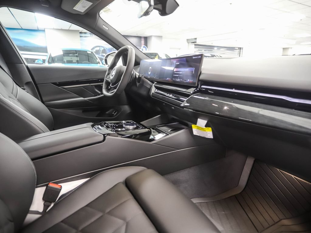 2025 BMW 5 Series 530i - Photo 28