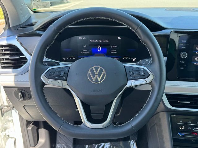 Used 2025 White Volkswagen 1.5T SE image 16