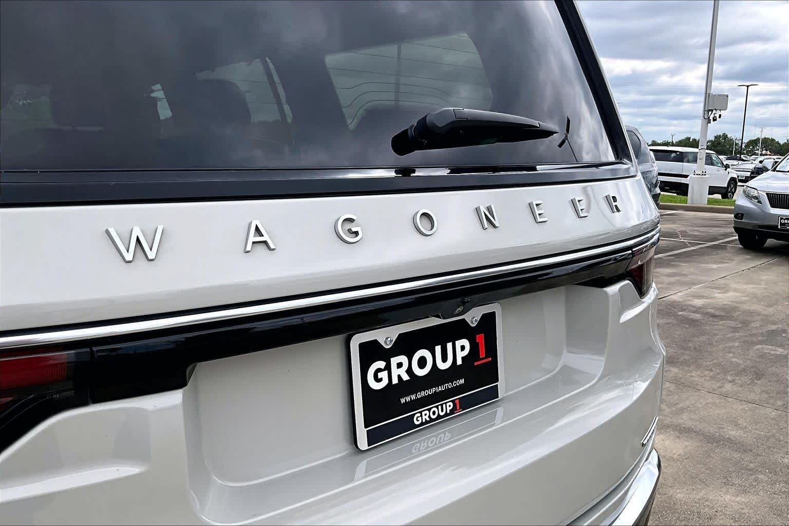 Used 2022 Luxury White Pearlcoat Jeep Series II image 29