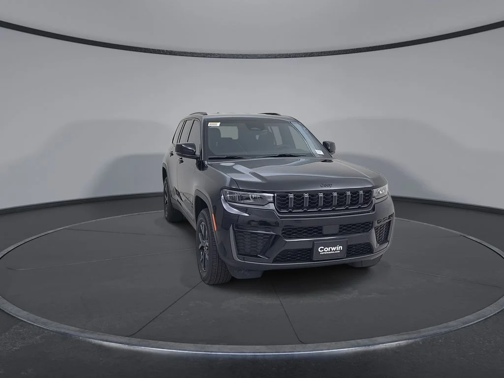 New 2026 Diamond Black Crystal Pearl-Coat Exterior Paint Jeep Altitude image 4