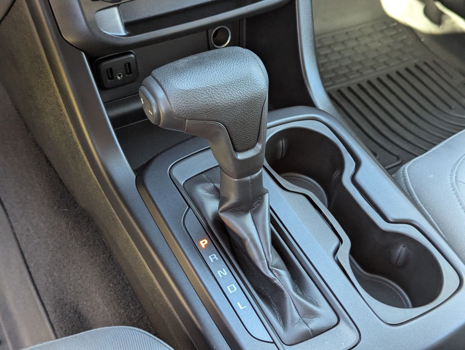 Used 2020 Summit White GMC Base image 30