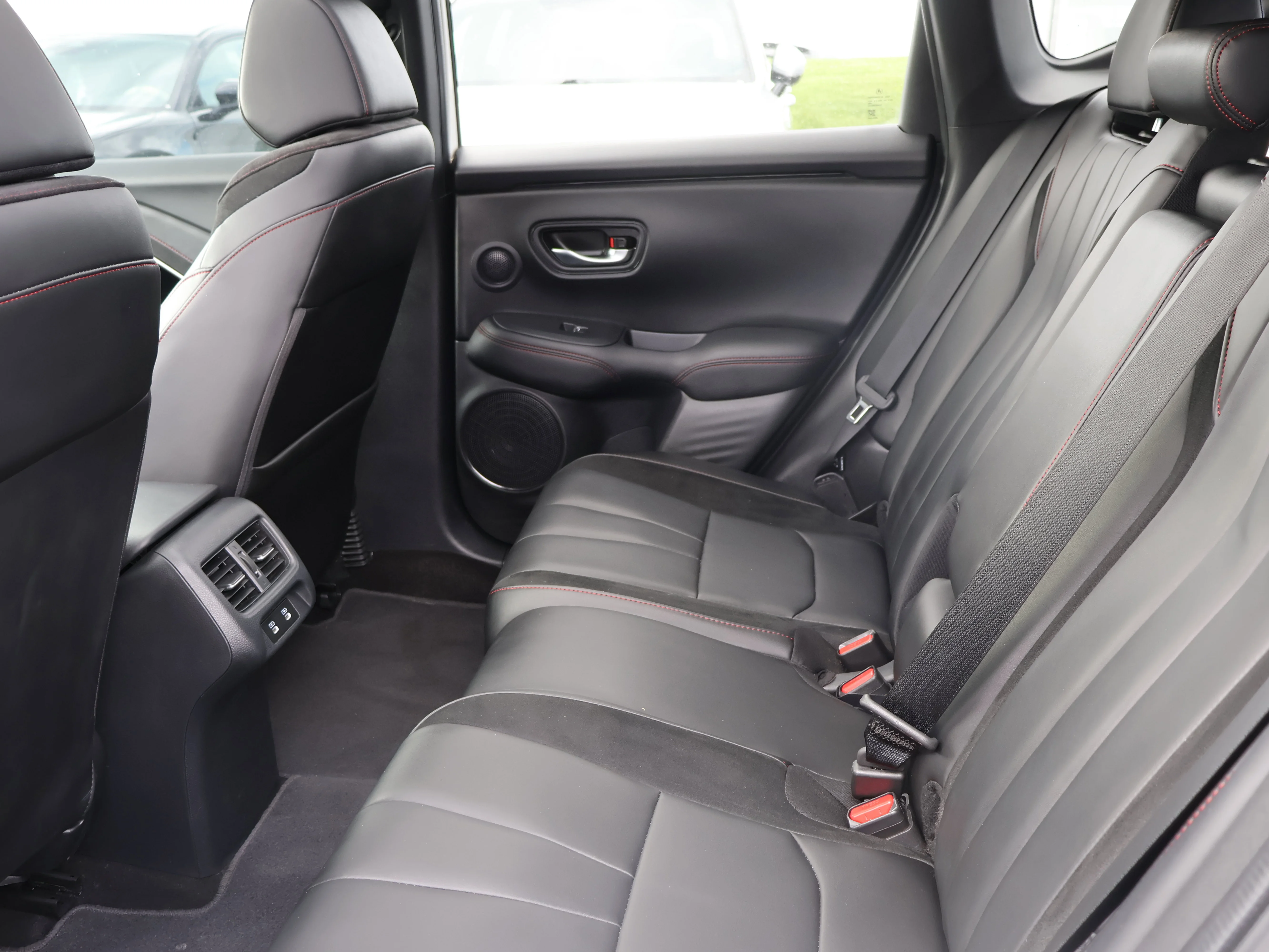Used 2025 Platinum White Pearl Acura w/A-Spec Package image 17
