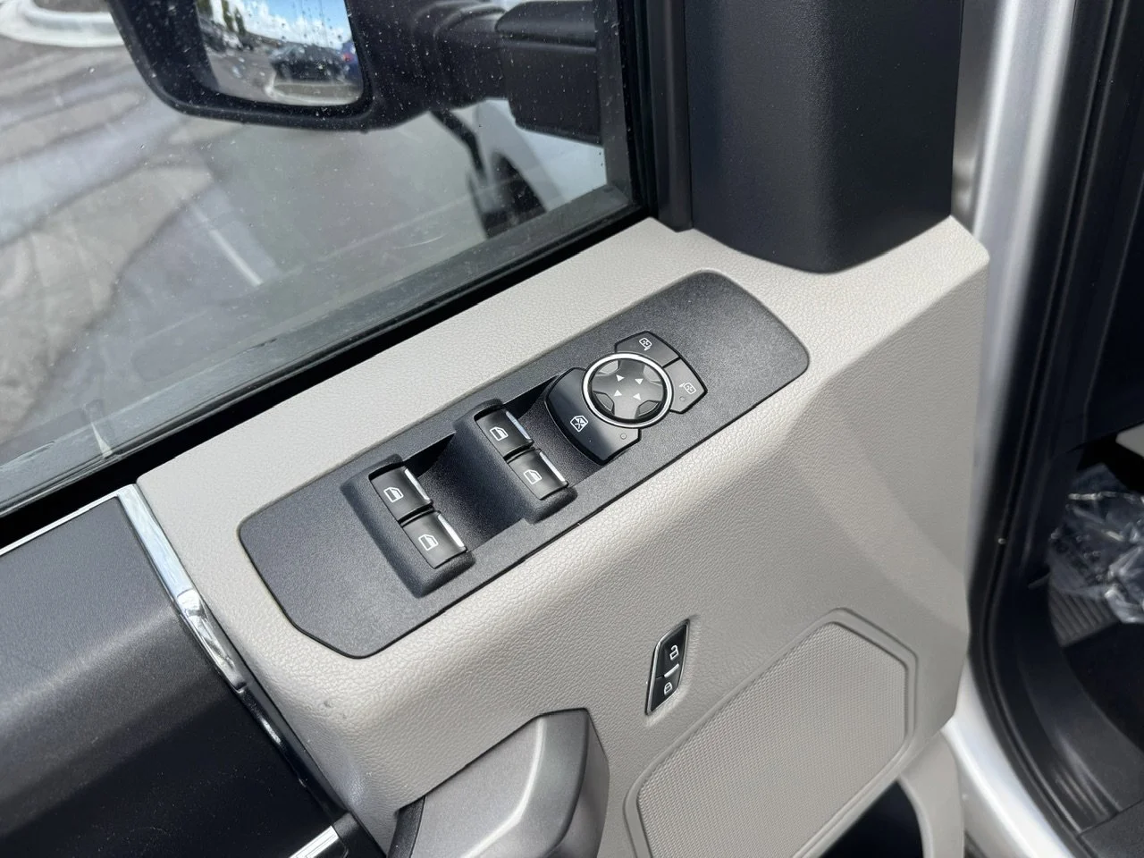Used 2019 Ingot Silver Ford XLT image 10