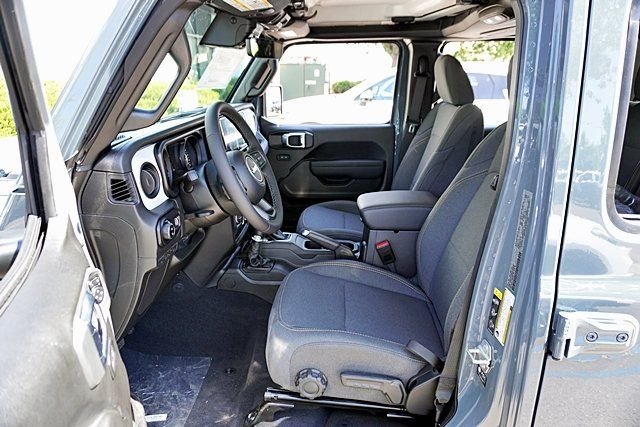 New 2025 Anvil Clear-Coat Exterior Paint Jeep Sport S image 19