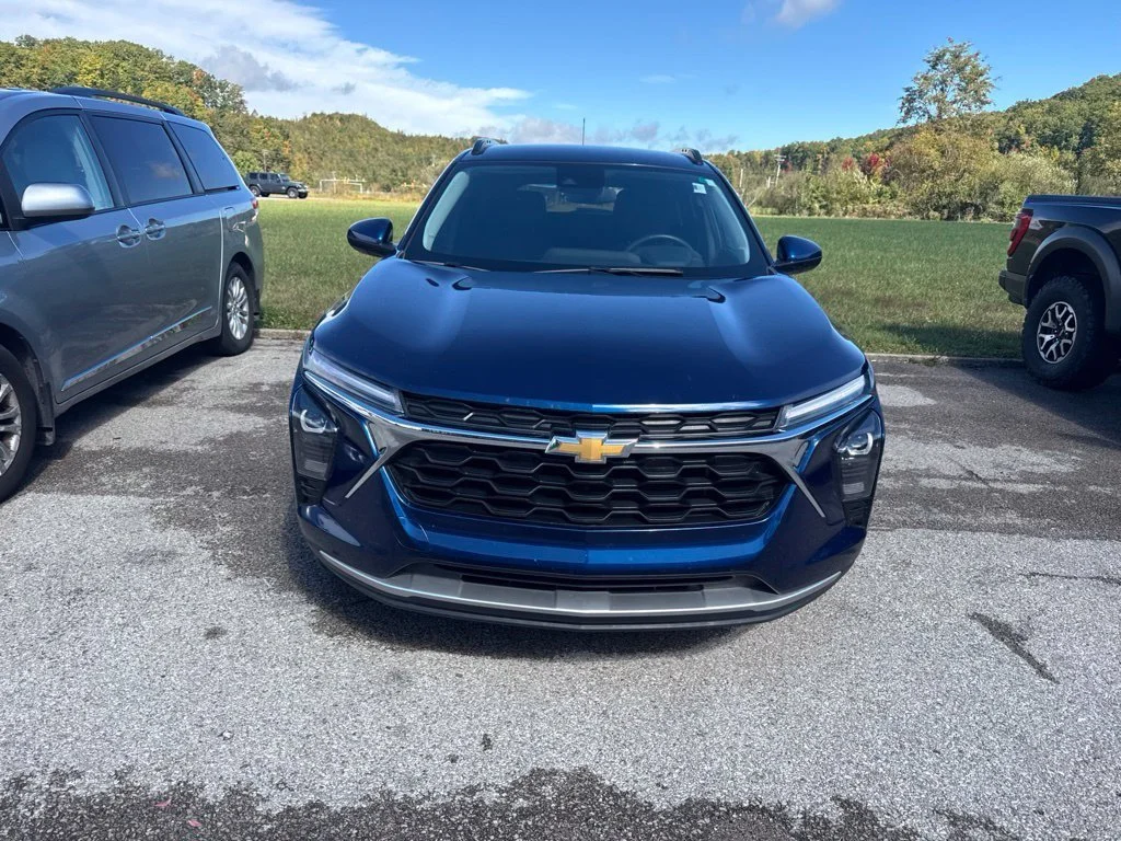Used 2024 Blue Chevrolet LT image 7