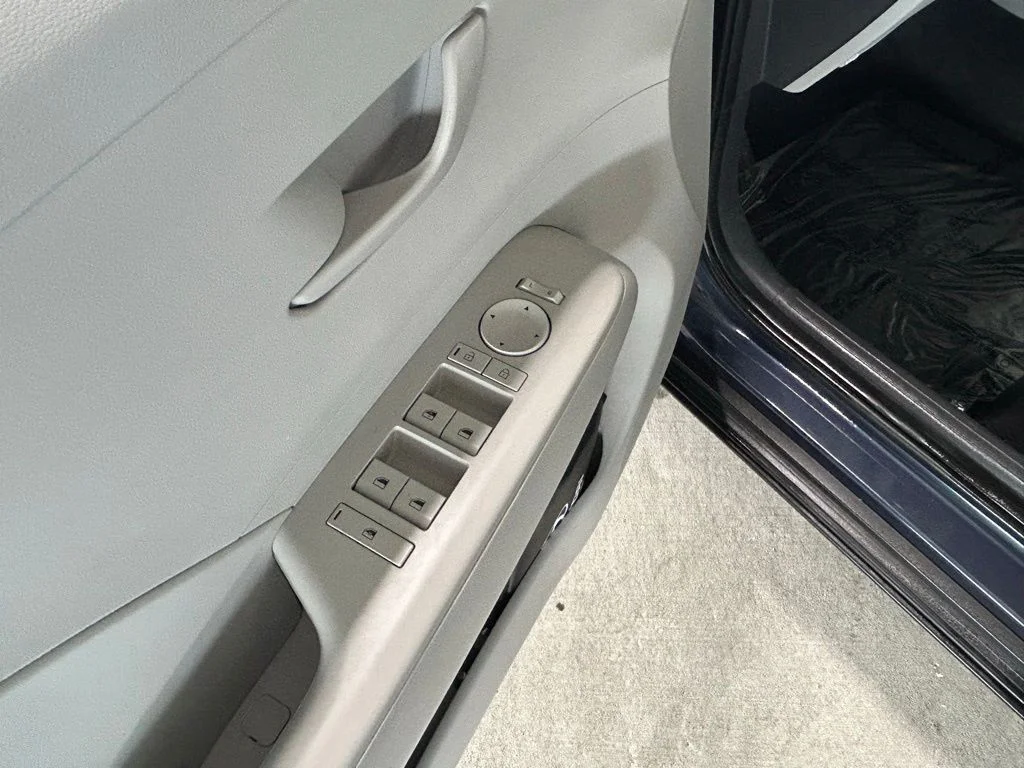 Used 2024 Denim Blue Pearl Hyundai SE image 18