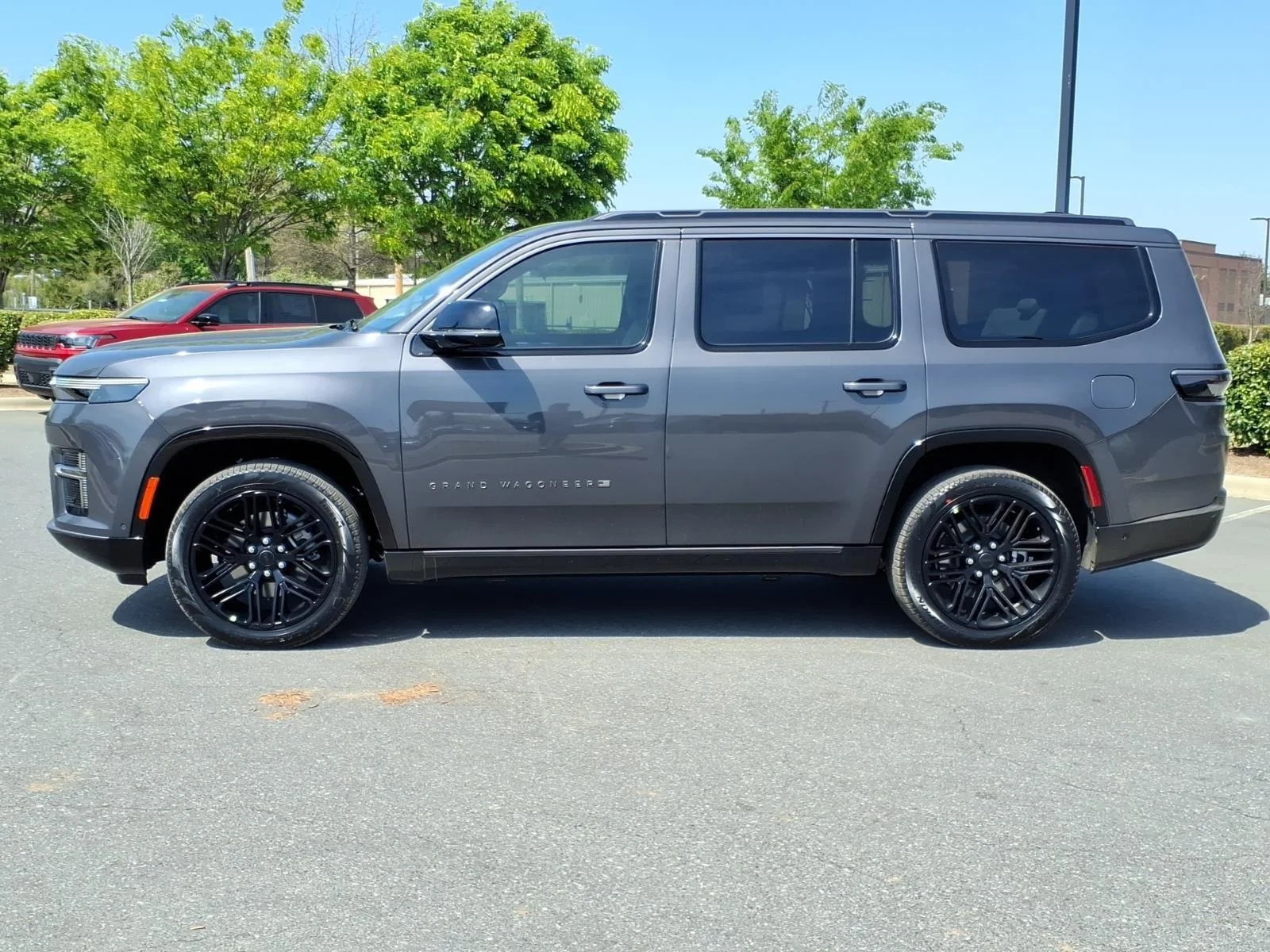 New 2026 Baltic-Gray Metallic Clear-Coat Exterior Paint Jeep Limited Reserve image 3