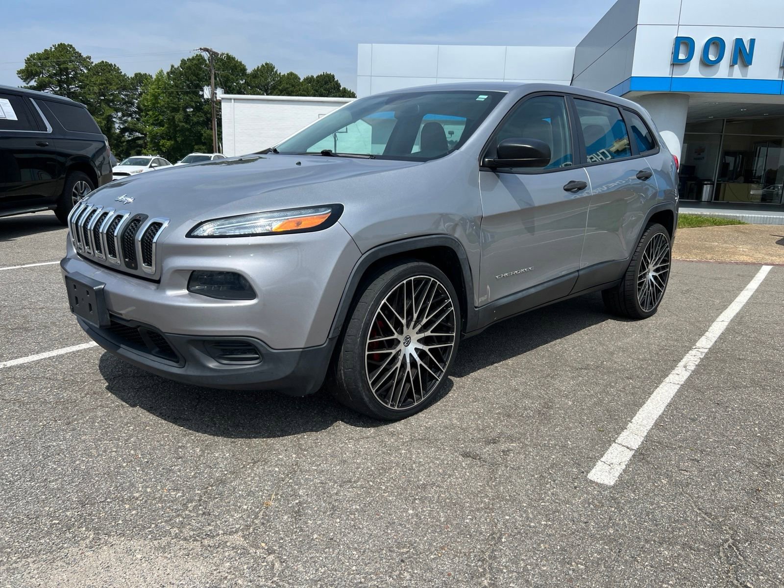 Used 2016  Jeep Sport image 1