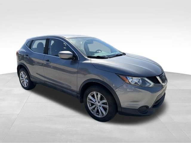 Used 2018 Gray Nissan S image 5