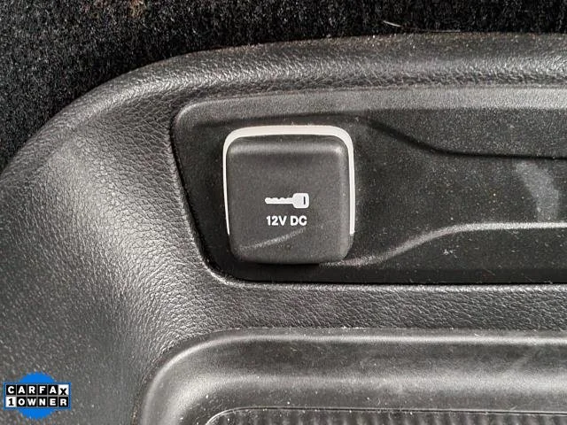 Used 2025 White Chrysler Select image 31